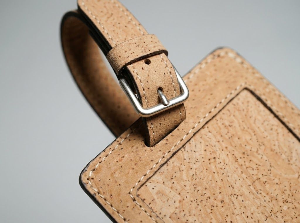 PAIVI Slim Cork I-Card & Luggage Tag Holder - Image 2