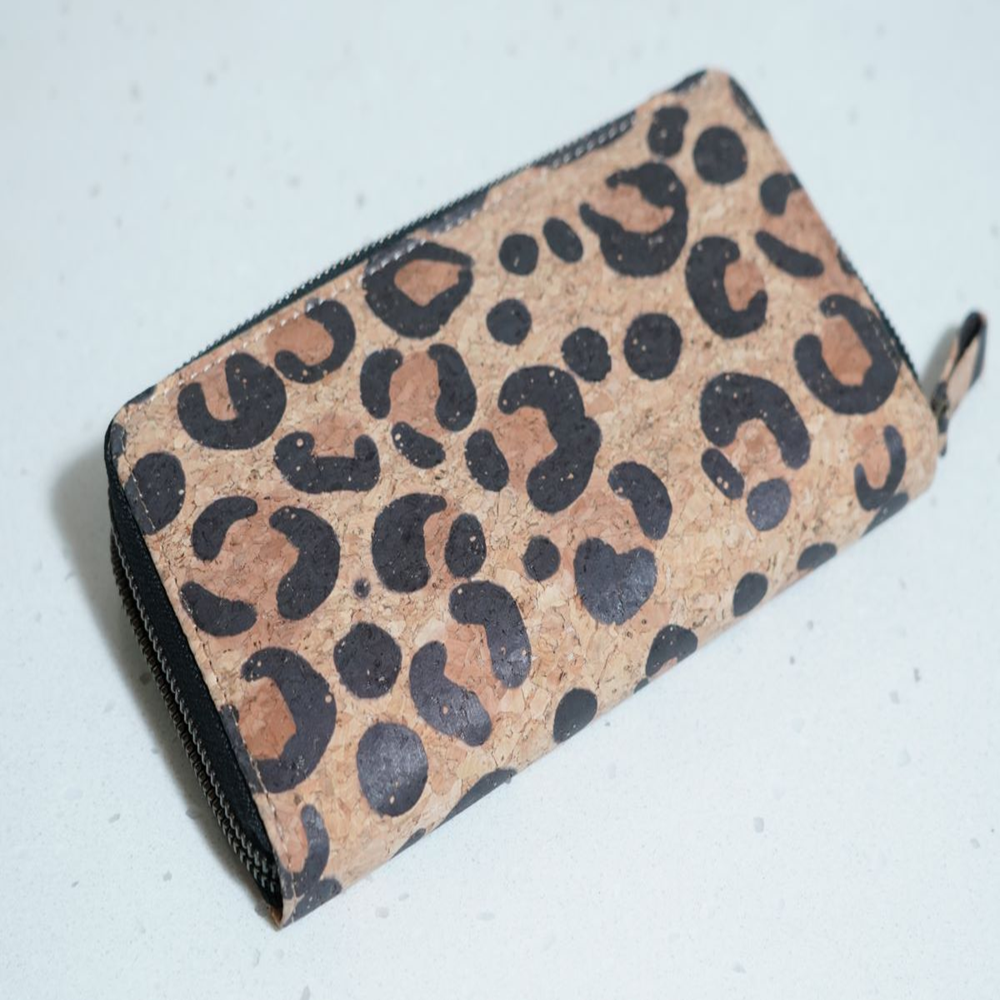 PAIVI Panda Print Cork Clutch with Zip Closure - Image 3