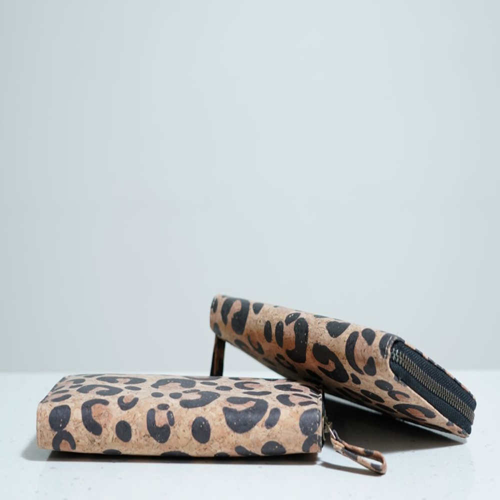 PAIVI Panda Print Cork Clutch with Zip Closure - Image 2